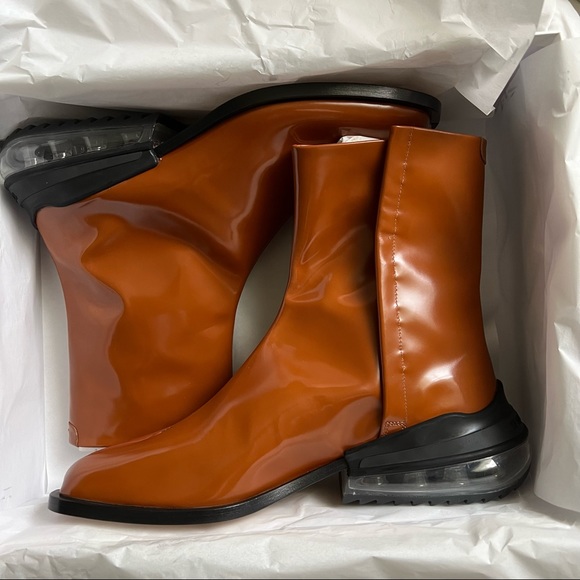 MAISON MARGIELA
Tabi Airbag boots - Picture 2 of 14
